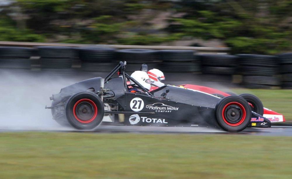 Blackburn fights back for win in Formula Vee top ranks | Echo.ie