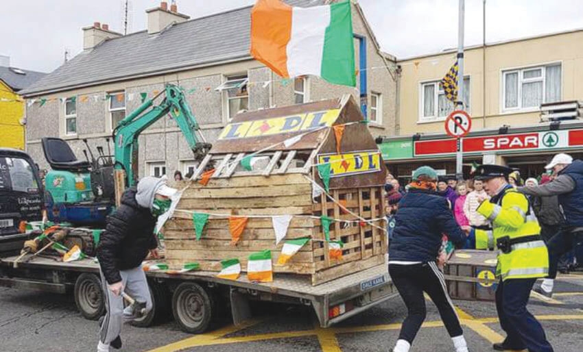 Letter will be sent to Mayo County Council over ‘Tallaght Thugs’ banner