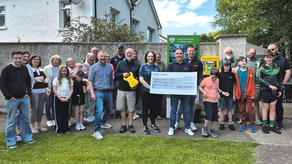 Residents celebrate launch of defibrillator Residents celebrate launch of defibrillator