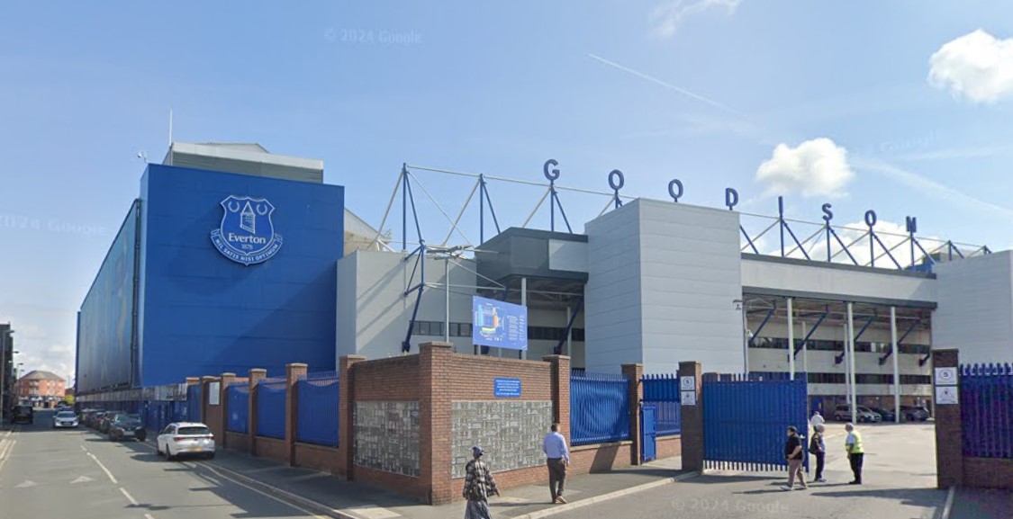 Lucan’s Mark Travers signs for Everton Lucan’s Mark Travers signs for Everton