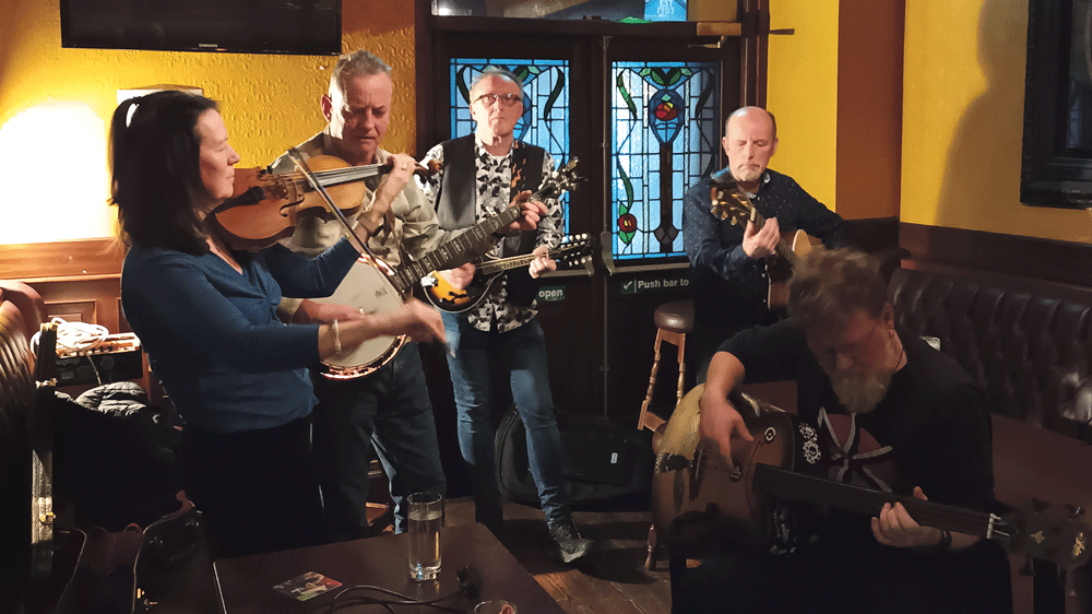 Showcasing singers and local talent at session Showcasing singers and local talent at session