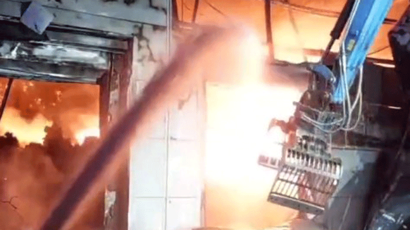 Major fire at recycling facility in Park West