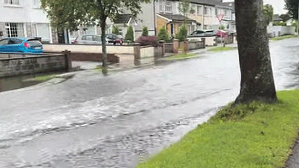 Gullies and pipelines are cleared to deal with floods Gullies and pipelines are cleared to deal with floods
