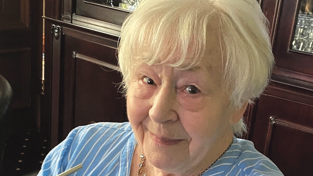 Inspiring Ada (88) hosts painting exhibition Lovestory in library