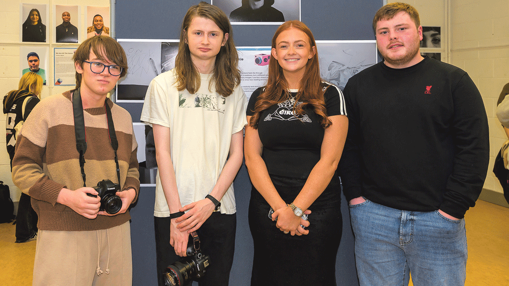 Students launch annual photo expo in library Students launch annual photo expo in library