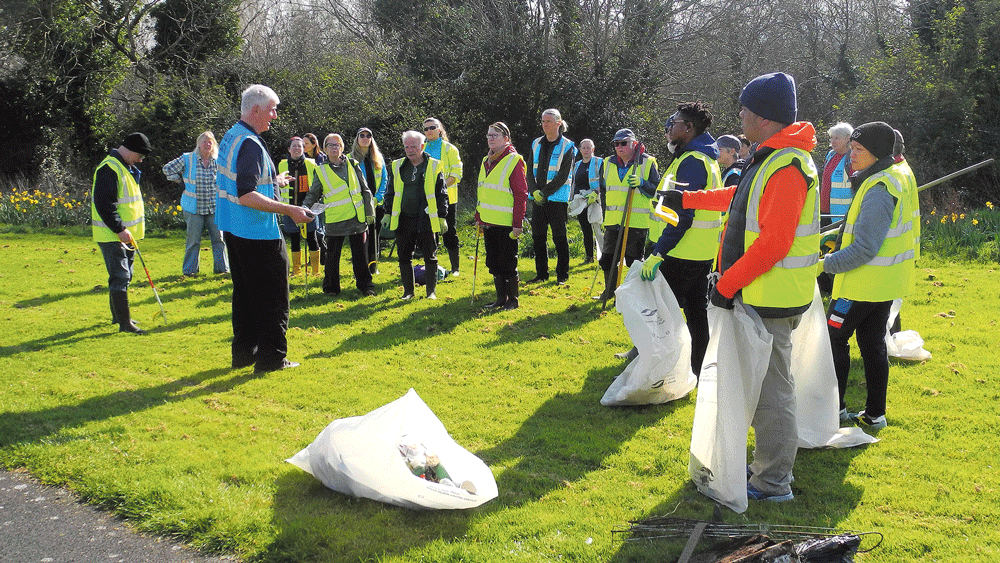 Amazing volunteers clean up litter along banks of Dodder