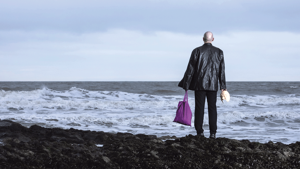 Mysterious and comic tale that explores legacy