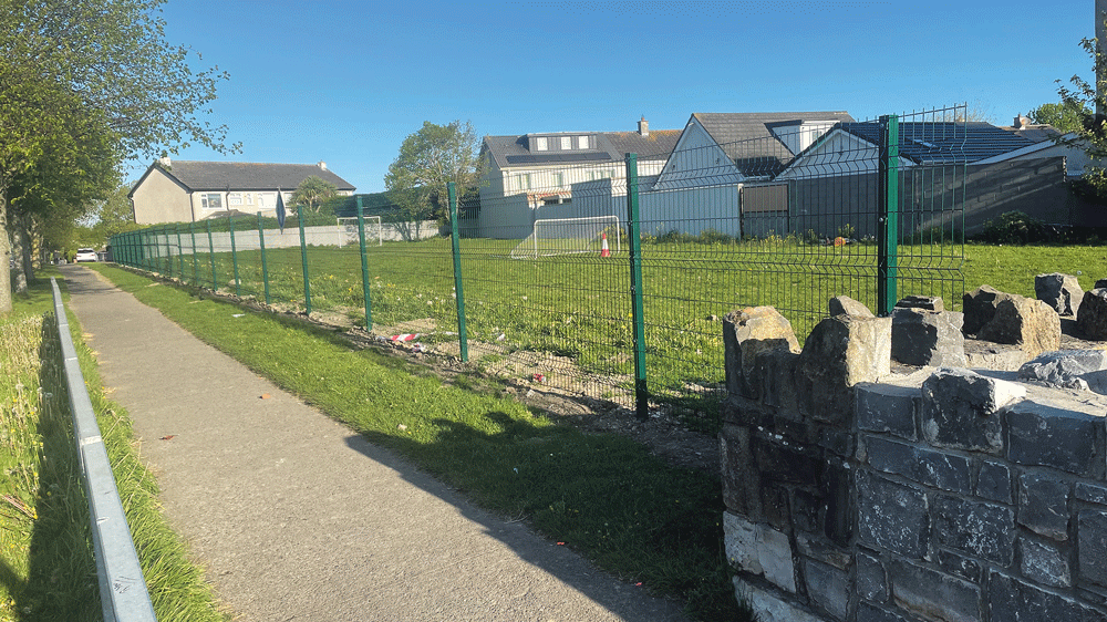 Fence on green space remains in situ after council gives notice
