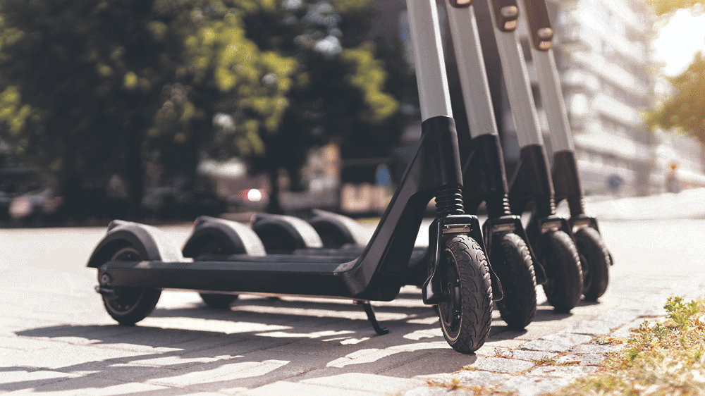 Man (20s) seriously injured after falling from e-scooter Man (20s) seriously injured after falling from e-scooter