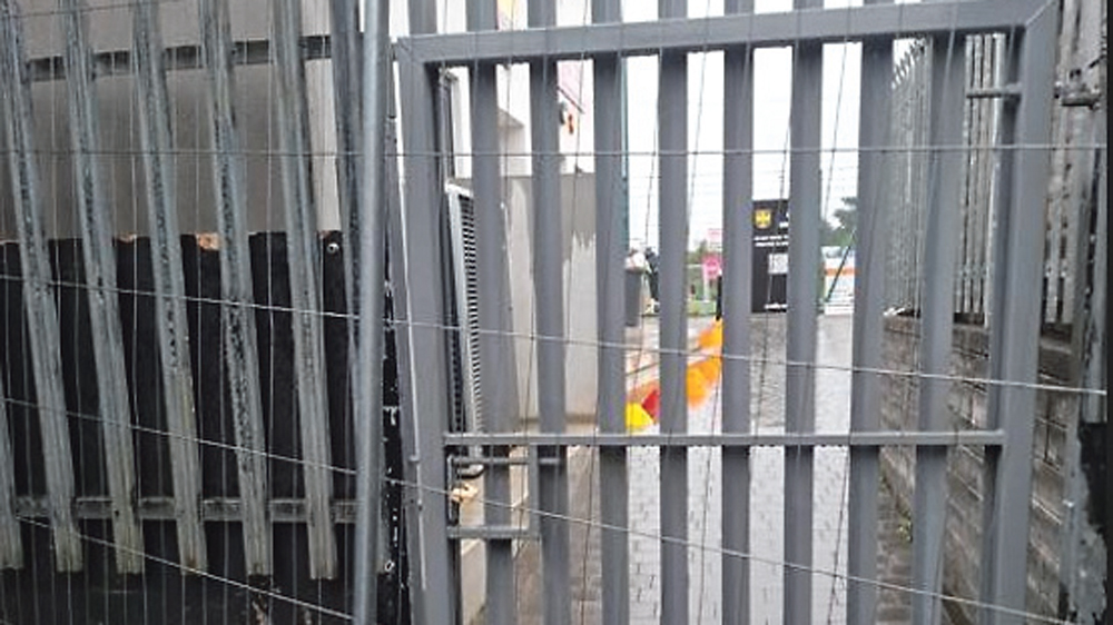 War of words erupts in dispute over access to carpark